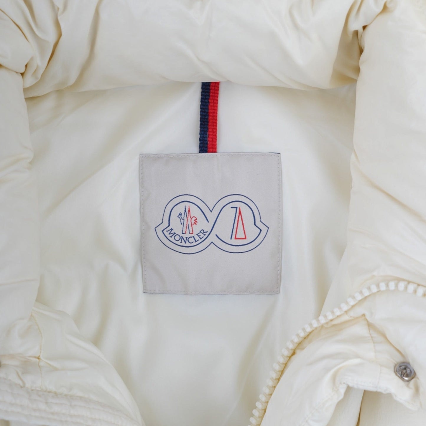 f6f10b0b-19e0-459a-9be3-a53edab69eab