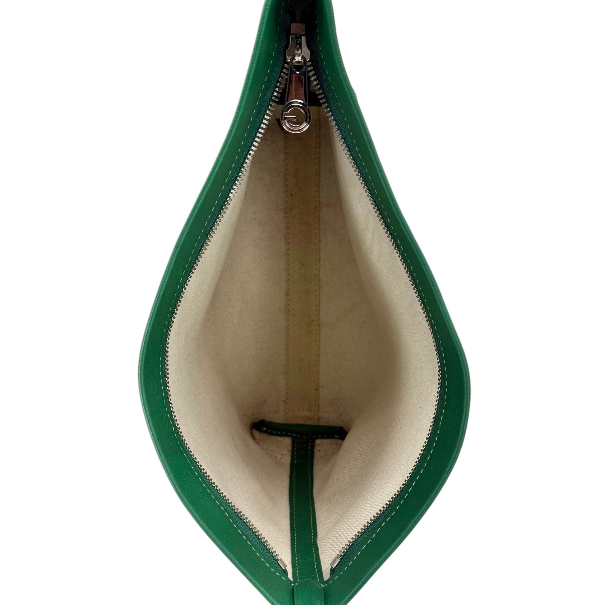 40568332-1657-40ed-93de-7e5d22a467e3